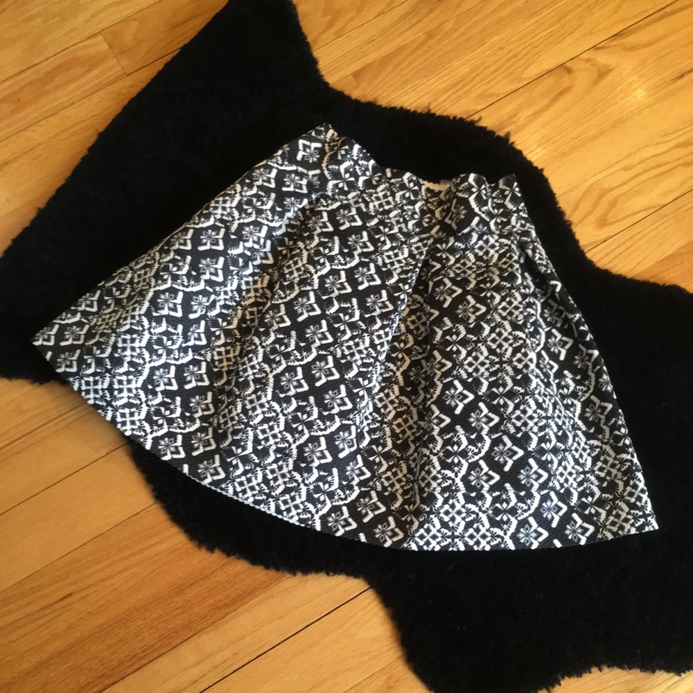 Women's xhilaration skirt size M